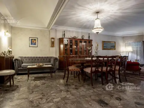 Casa 7 ambientes con 4 baños