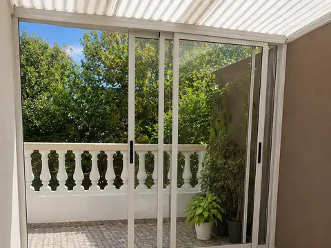 Depto Tipo Casa 4 ambientes con 3 baños