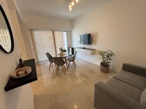 Venta departamento 2 amb c/ Balcón a la calle zona Centro