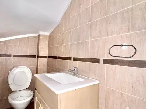 Depto Tipo Casa en Alquiler con 1 cocheras