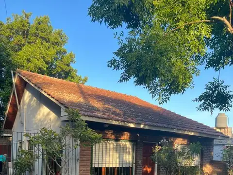 Casa en Alquiler con 3 cocheras