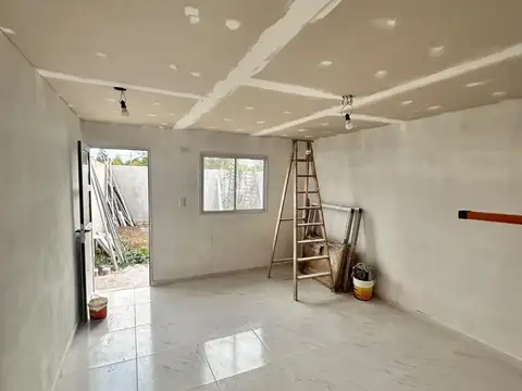 Casa 2 ambientes con 1 baño