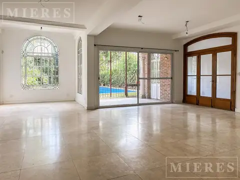 Casa en Alquiler con 1 cochera