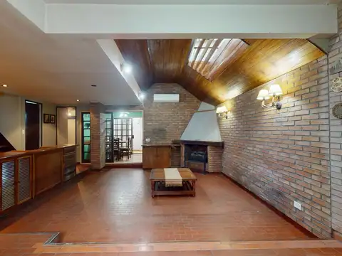 Casa 5 ambientes con 2 baños