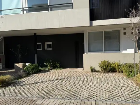 Casa 6 ambientes con 3 baños