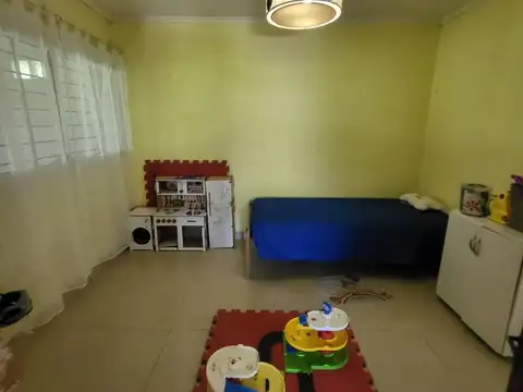 Casa 5 ambientes con 2 baños