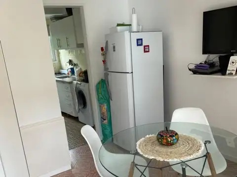 Alameda 200, Piso 1