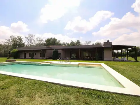 LOTE CON CASA 5 AMB PILETA TENIS LOMA ESCONDIDA