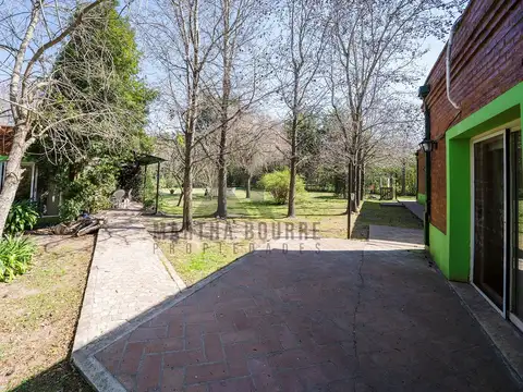 Casa en Venta con 2 cocheras