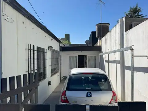 CASA EN VENTA 526 E/ 24 y 25