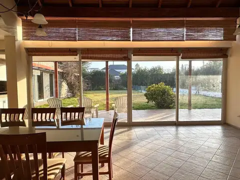 Casa 5 ambientes con 3 baños