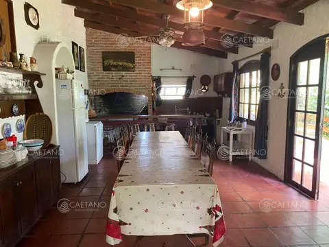 Casa 5 ambientes con 4 baños