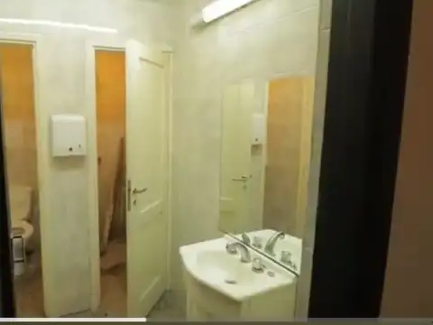 LOCAL TOTALMENTE EQUIPADO .  AV. JARA 1400