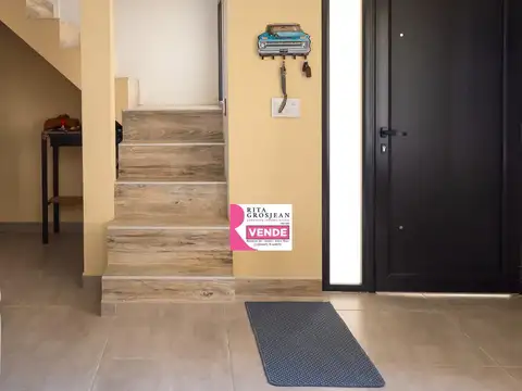 Casa moderna de 2 plantas con piscina en San José
