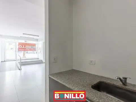 Local en Alquiler en Agronomía, $ 900.000