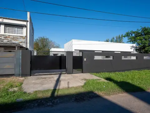Casa en Venta con 2 cocheras