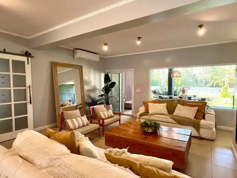 Casa 6 ambientes con 3 baños