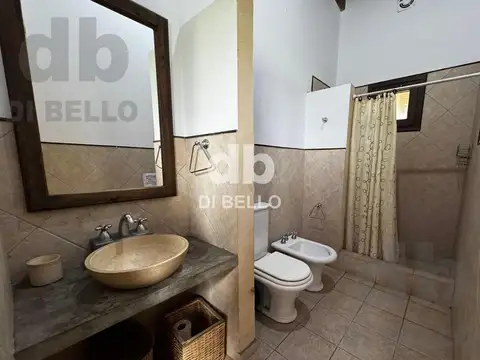 Casa 6 ambientes con 4 baños