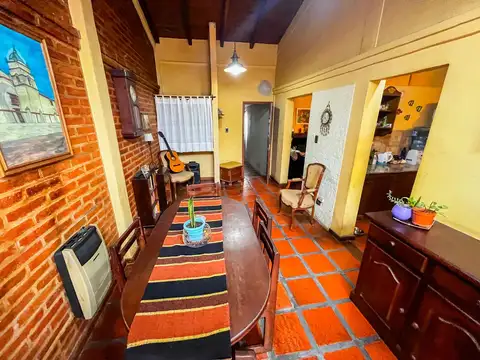 Casa 6 ambientes con 1 baño