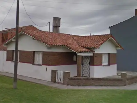 Retasado  Chalet de cuatro ambientes. A dos cuadras del mar