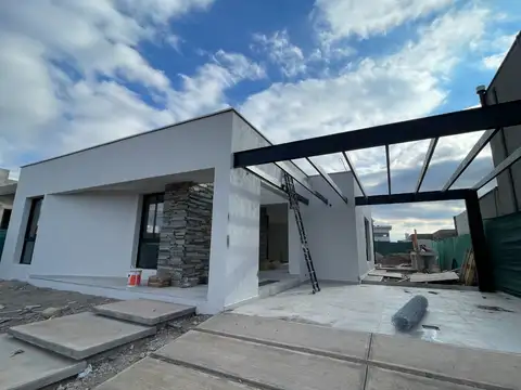 Casa con entrega en 45 dias Bº La Quebrada - Lujan