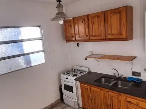 TIPO /CASA  110 M2,   3 y 1/2 amb  coc. lav. living.  2 dormi ,escritorio o 3° dormit ,TZA, EL PRECIO INCLUYE ABL y AYSA. SIN EXPENSAS OPORTUNIDAD  