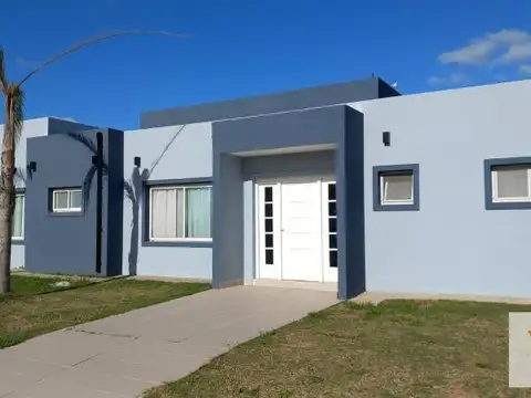 Casa en venta - 2 Dormitorios 2 Baños - 635mts2 - Esteban Echeverria