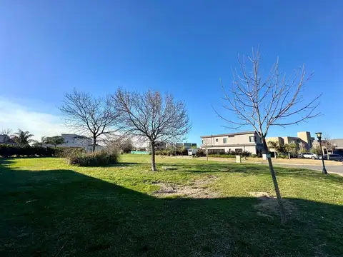 Terreno en esquina en venta en Haras Santa María - Barrio El Trébol