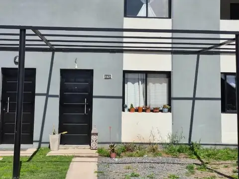 Casa en Alquiler con 2 cocheras