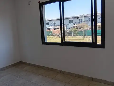 Casa en Alquiler con 2 cocheras