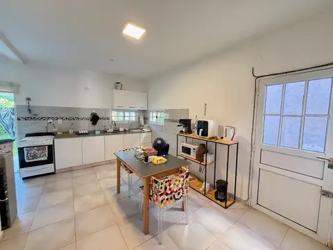 Casa en Venta con 3 cocheras