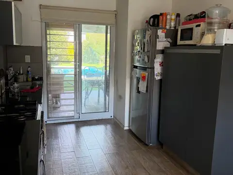 Casa 6 ambientes con 2 baños