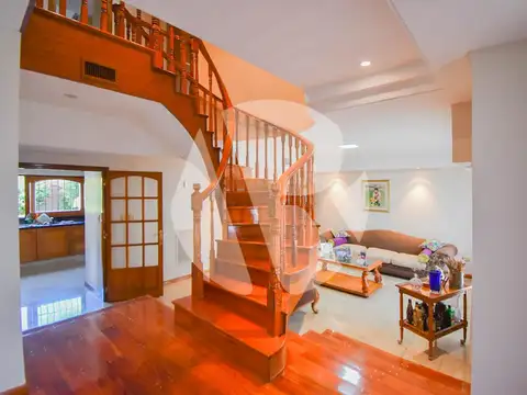 Casa 6 ambientes con 2 baños