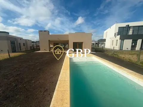 Casa 5 ambientes con 3 baños