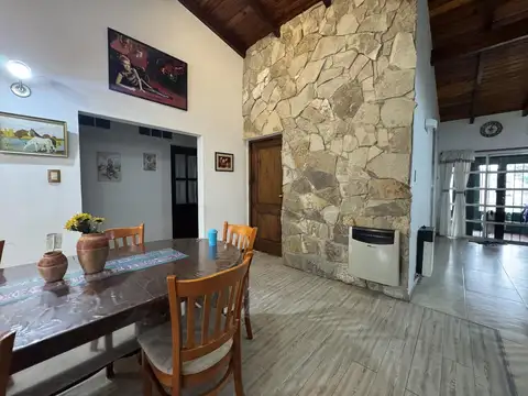 Casa en Venta con 2 cocheras