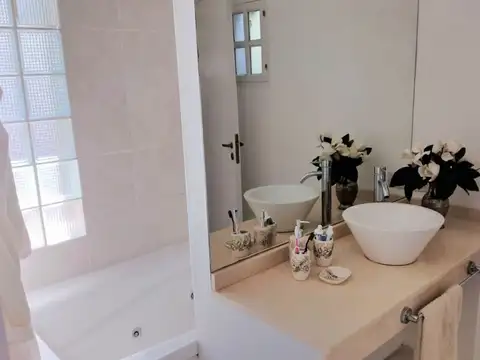 VENTA CASA 4 AMBIENTES METAN LEANDRO ALEM OESTE
