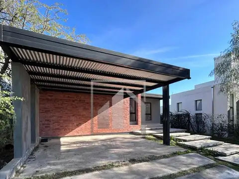Casa en Alquiler de 3 dormitorios