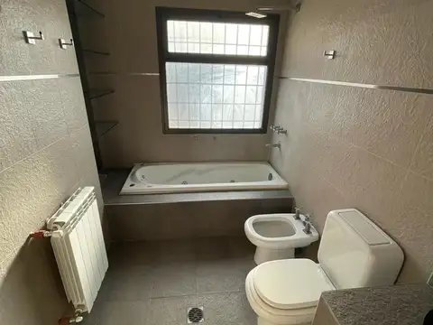 Casa 7 ambientes con 3 baños