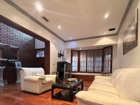 Casa 5 ambientes con 4 baños
