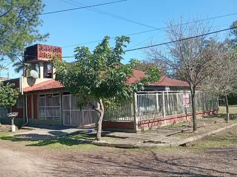 Casa 5 ambientes con 2 baños