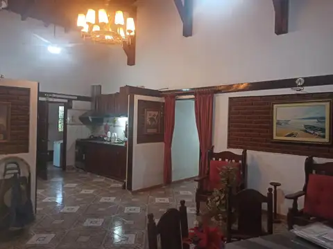 Casa en Venta con 2 cocheras