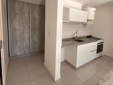 Departamento en Alquiler en Remedios De Escalada, $ 430.000