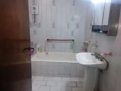 Casa en lote propio con local a la calle. MIXTURA 2 / apto 7