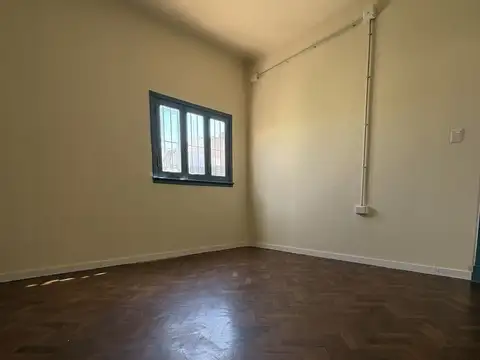 ¡Oportunidad en Lanús E! Casa de 3 amb c/ jardín y Fondo