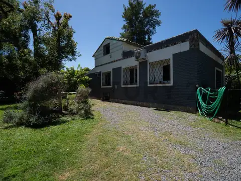 Venta Casa en Hurlingham Gran Lote, Pileta y Quincho