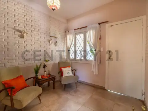 Casa 5 ambientes con 2 baños