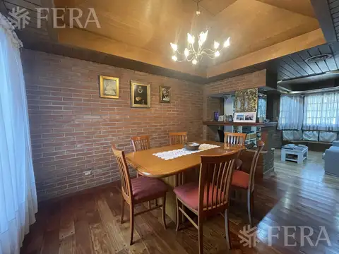 Casa 5 ambientes con 3 baños