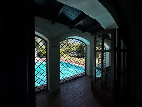 Los Aromos e/ Caminito y Agua De Oro