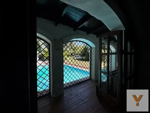 Los Aromos e/ Caminito y Agua De Oro