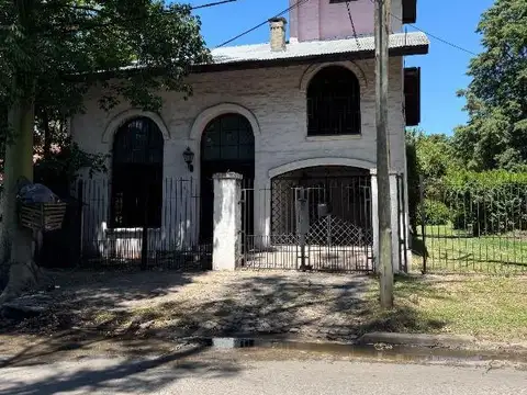 Casa en venta - 5 Dormitorios 5 Baños - 700Mts2 - La Unión